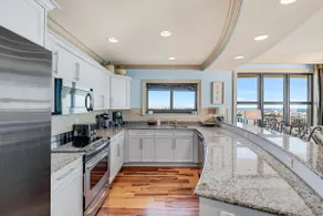 THE LUXE LOOKOUT | 4BR | SLEEPS 10 | WRAP AROUND BALCONY | POOL - Image 4