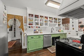The Pink House - Image 5