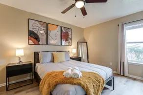 Nice & Cozy, Fire Place, Patio near TTU - Image 2