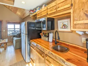 Treehouse Thyme - romantic getaway close to town - Image 3