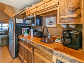 Treehouse Thyme - total privacy in woods - Image 4