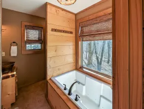 Treehouse Thyme - total privacy in woods - Image 5