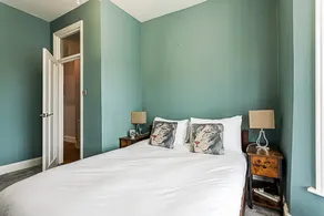Modern and Spacious Colliers Wood Home - Image 3