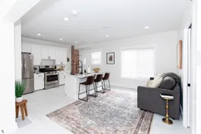 Upgraded 1 BR Condo - 2 Blocks to Waterfront! - Image 5