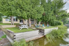Waterfront North Hero Home w/ Screened Porch - Image 3