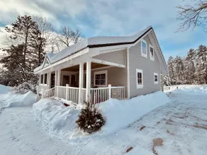 Green Gate Guest Houses - The Farmhouse - Image 3