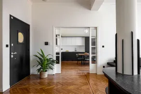 Captivating 2BR Apt#13 at The Met by Zoia Living - Image 5