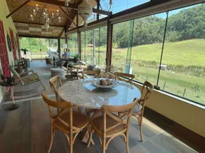 Amazing place with a pool and lake - Image 4
