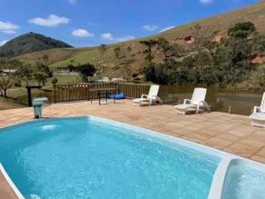 Amazing place with a pool and lake - Image 3