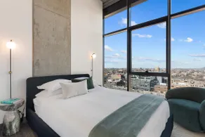 Stylish 2BR Retreat in Fulton Market for Getaways - Image 3
