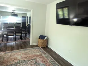Adorable Cottage, pet friendly - Image 5