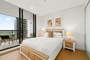 Chic 1-Bed with Pool by River, Ferry & Amenities - Image 4