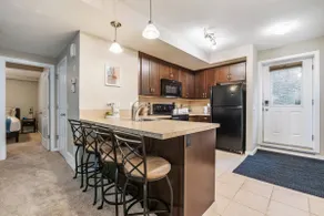 The Grande 1BD 1BA - Full Kitchen Guest Suite - Image 4