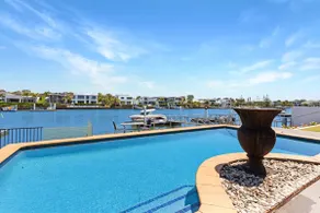 Luxury waterfront holiday home, Sunshine Coast - Image 2