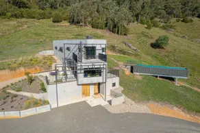 Hill View - Image 4