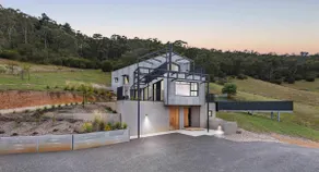 Hill View - Image 3
