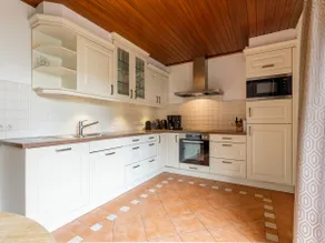 Detached chalet with wellness & enclosed garden - Image 4
