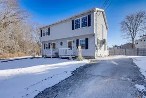 Niantic Duplex w/ Deck < 1 Mi to Beach + Boardwalk - Image 3