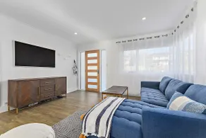Sea Breeze Escape - Image 5