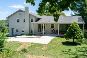 Spacious 4BR House near VT and Downtown w/ Gazebo - Image 2