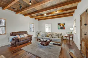 Texas Two Step Guesthouse - Image 2