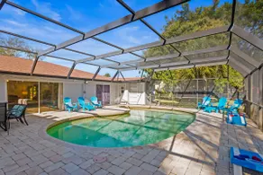 Beautiful Heated Pool, 10 min to Beach & IMG - Image 2