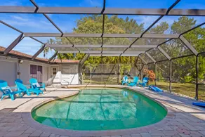 Beautiful Heated Pool, 10 min to Beach & IMG - Image 5