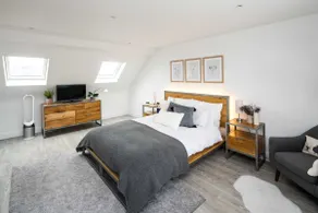 Contemporary 5 Bedroom with Garden North Finchley - Image 4