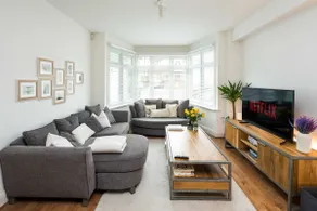 Contemporary 5 Bedroom with Garden North Finchley - Image 5