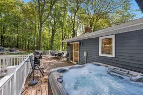 Lakeside, Dock, Hot Tub, Kayaks, Arcade, Playset - Image 3