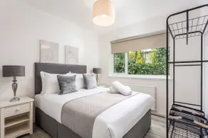Cuthbert House - Donnini Apartments - Image 2