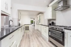 Cuthbert House - Donnini Apartments - Image 3
