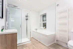 Cuthbert House - Donnini Apartments - Image 5