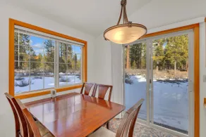 One Level, 3beds located near the river w/trails! - Image 2