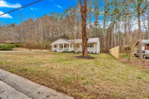 Cozy, Convenient home in Downtown|SLEEPS 11 - Image 3