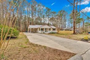 Cozy, Convenient home in Downtown|SLEEPS 11 - Image 4