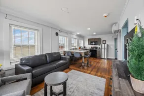 Discover Conway Trendy Downtown Loft - Image 3
