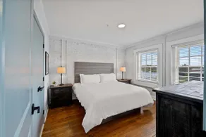 Discover Conway Trendy Downtown Loft - Image 2