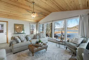 Lakefront view w/King bed/Fire pit/ Ez swim entry - Image 5