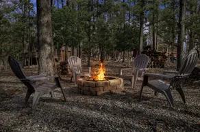 Cozy cabin w/ hot tub & fire pit at Woods Resort - Image 2