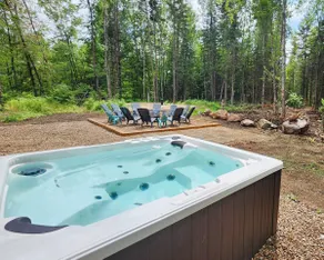 Peaceful Chalet Tremblant, hot tub lakes & Kayaks - Image 3