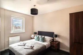 Modern & Stylish 2 Bed Apartment in Manchester - Image 2