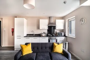 Modern & Stylish 2 Bed Apartment in Manchester - Image 3