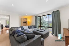 5BR House l Pet Friendly & Big Backyard l Central - Image 2