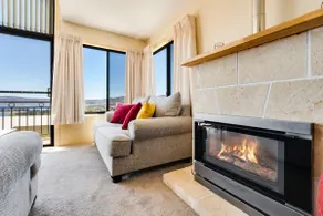 3BR Townhouse l Lake Views l Spa Bath l WiFi l BBQ - Image 2