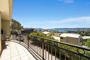 3BR Townhouse l Lake Views l Spa Bath l WiFi l BBQ - Image 4