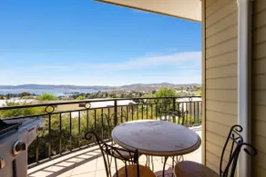 3BR Townhouse l Lake Views l Spa Bath l WiFi l BBQ - Image 5