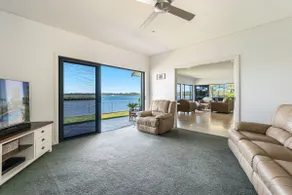 Jeffery River Retreat - Best Sunsets in Yamba - Holiday Yamba - Image 5