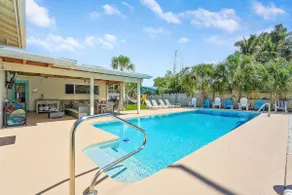 Downtown Beach Cottage  - Heated Pool - Image 2