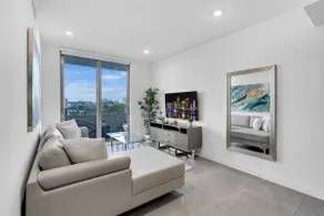 Gorgeous 3-Bed Retreat Mins from Bayside and Parking - Image 2